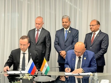 മോസ്കോയിൽ ധാരണാപത്രം ഒപ്പിടുന്നു മോസ്കോയിൽ ധാരണാപത്രം ഒപ്പിടുന്നു