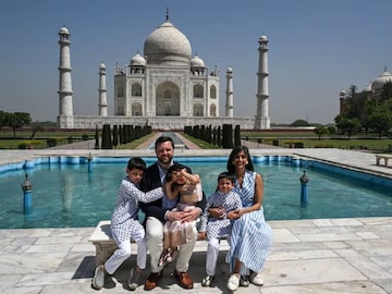 ജെഡി വാൻസും ഭാര്യ ഉഷയും മക്കളും